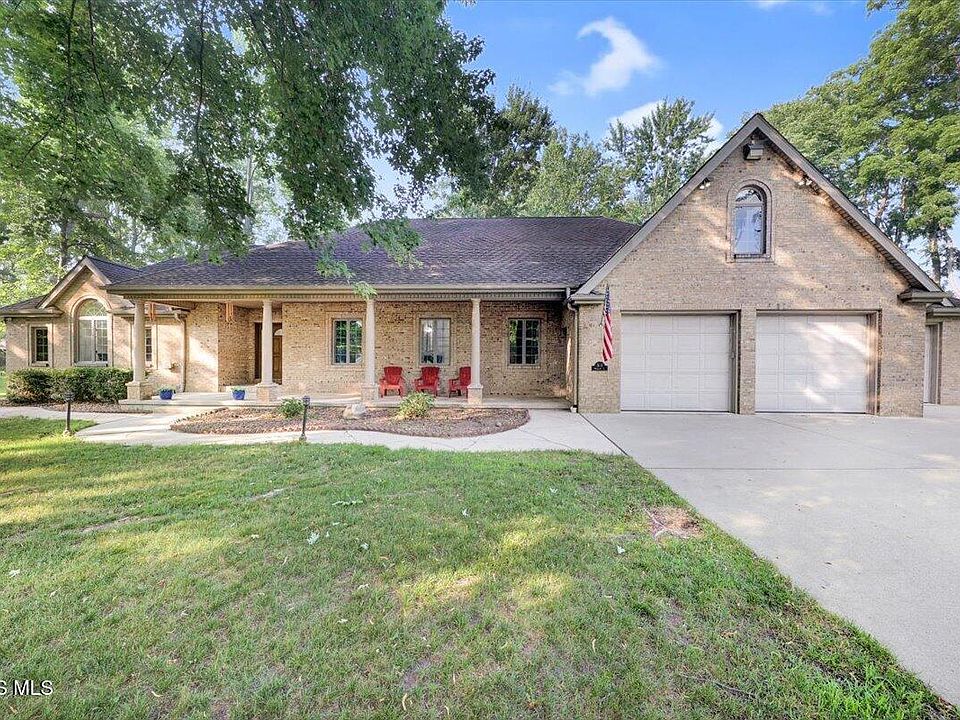 1st image of 813 Woodland Dr