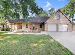 813 Woodland Dr, Wauseon, OH 43567