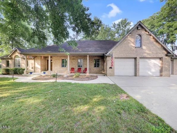 813 Woodland Dr, Wauseon, OH 43567