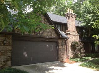 1492 Kings Pointe Rd, Grand Blanc, MI 48439