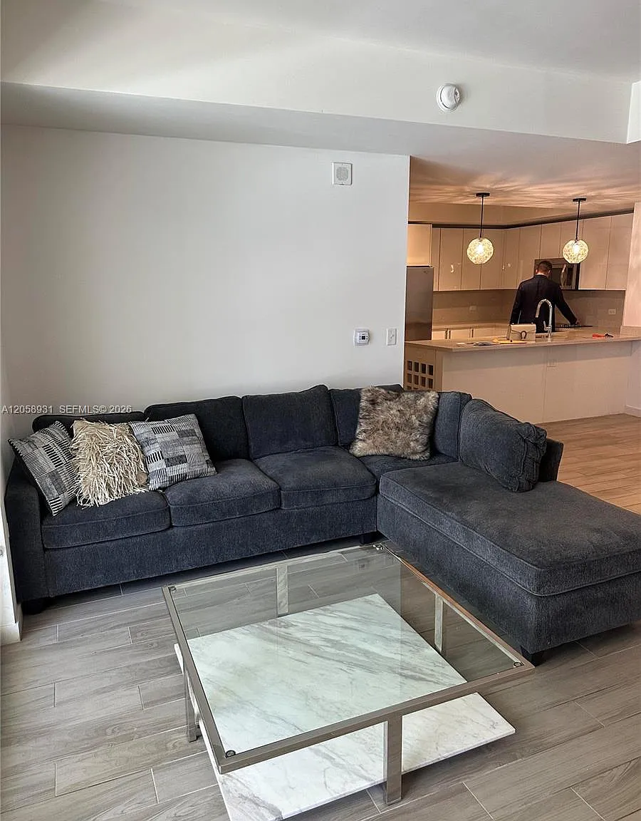 2 bed, 1384 sqft, $4,350 — Photo 1