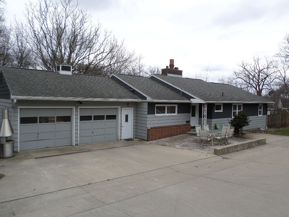 1st image of 215 E Overmeyer Dr