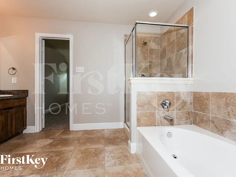 610 Canvas Ct — Photo 12