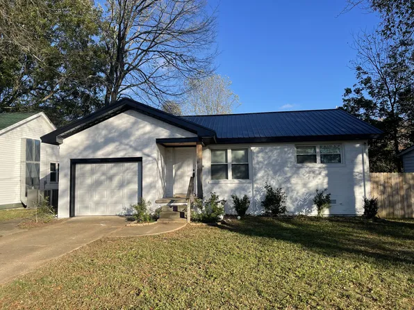 325 N Oak St, Hohenwald, TN 38462
