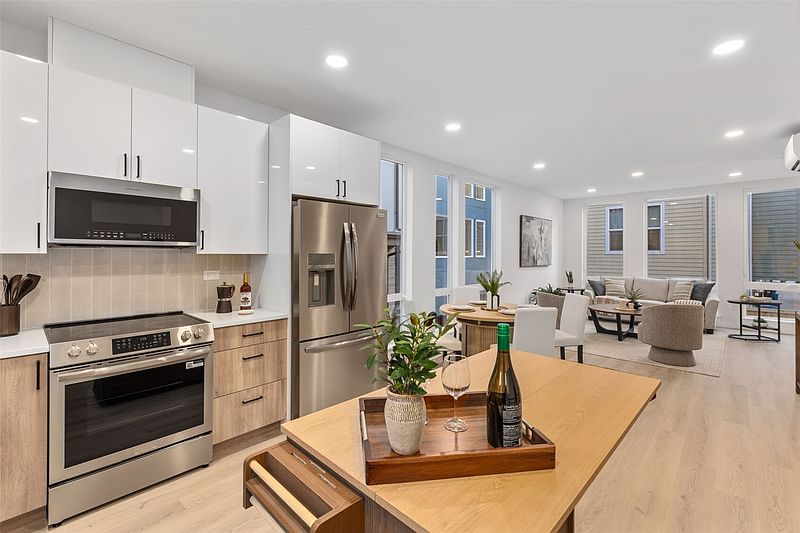 2nd image of 7029 Delridge Way SW