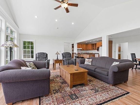 4th image of 11 Clearview Lane
