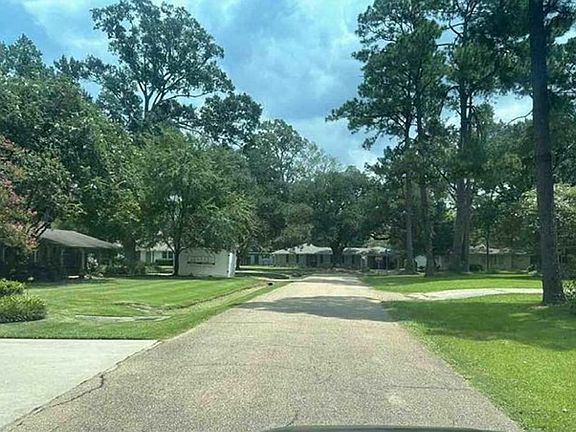Exterior Neighborhood (street photo)