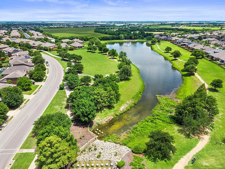 18613 Falcon Pointe Blvd — Photo 31