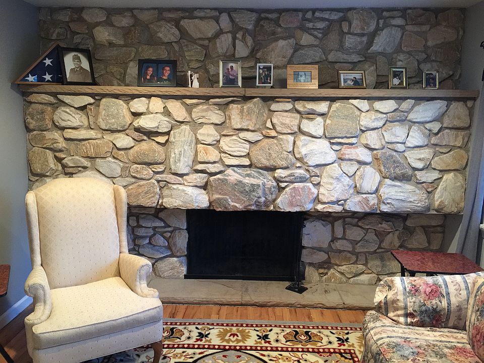 1st image of 131 Lionshead Dr E