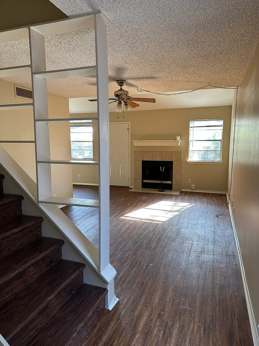 Building Photo - 12609 Tree Line Dr #A