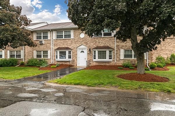 1st image of 10 Washington Park Dr