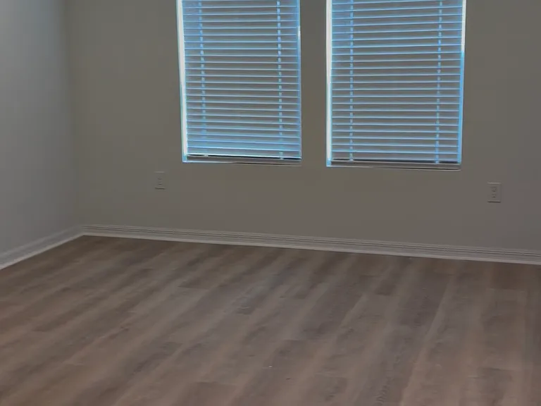 1246 Thompson Pl — Photo 4