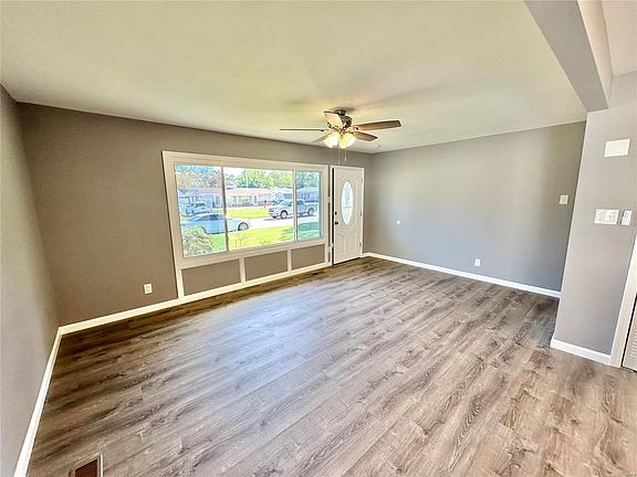 3rd image of 4648 Frankfort Ave