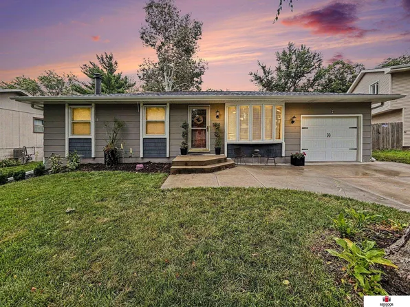 5420 S 37th St, Lincoln, NE 68516