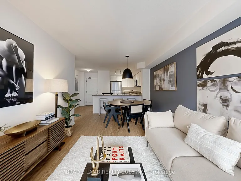 245 Davisville Ave #302 — Photo 5