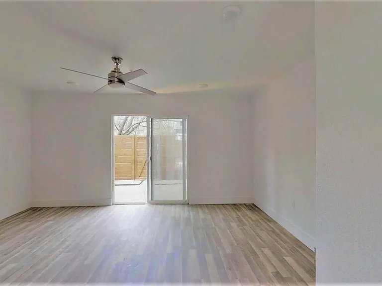 1913 Hearthstone Dr #C — Photo 8