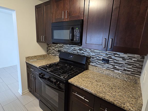 3rd image of 300 W Fullerton Ave APT 325