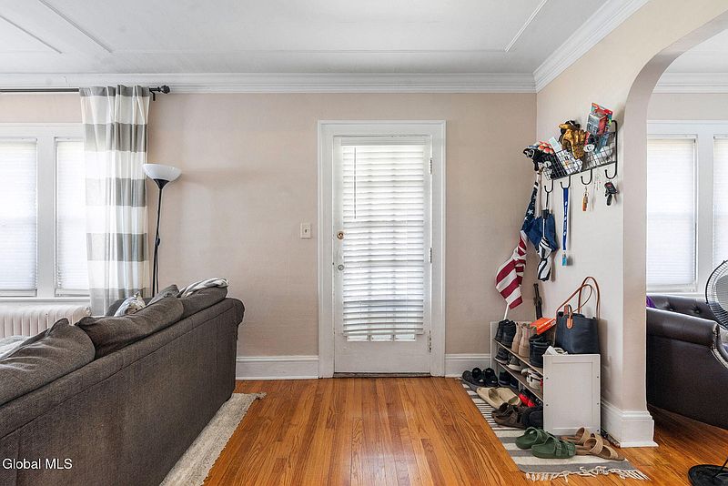 5th image of 27 Cardinal Avenue