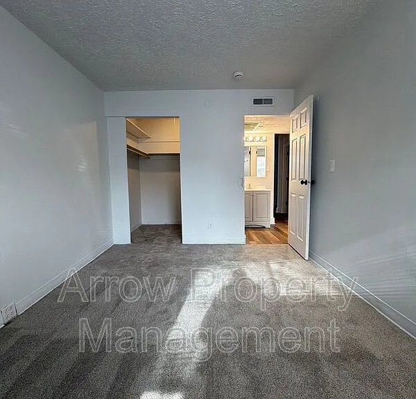 1215 E St #4 — Photo 8