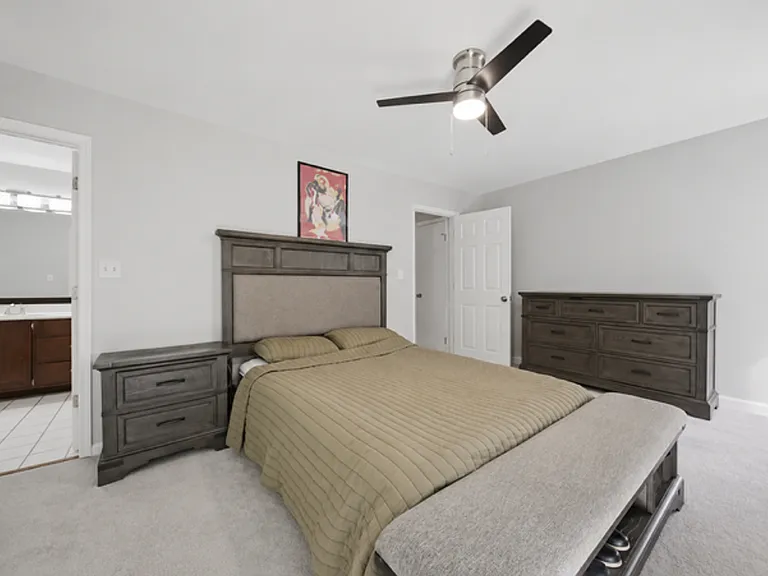 719 Waters Dr — Photo 8