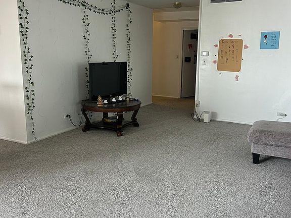 5th image of 6301 N Sheridan Rd APT 6O
