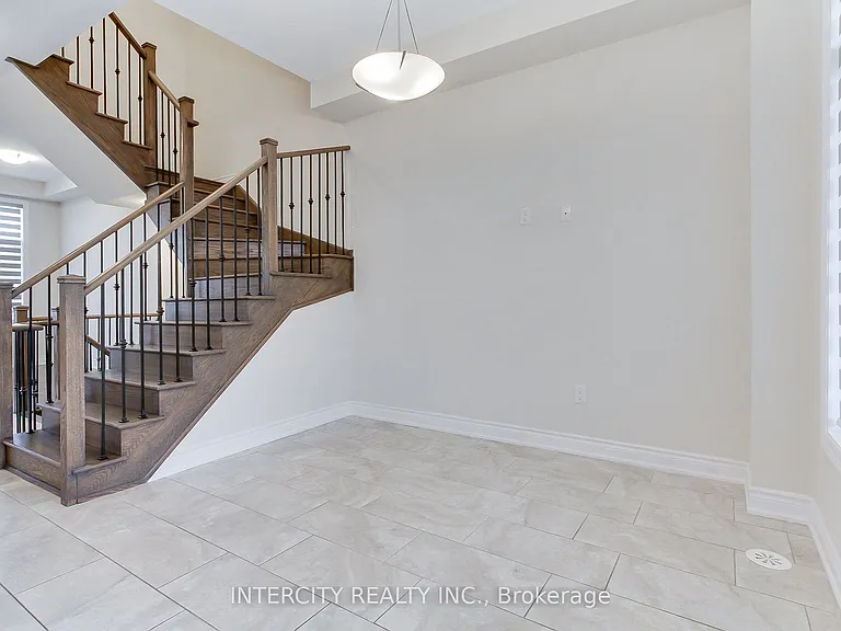 7 Adaskin Ave — Photo 23