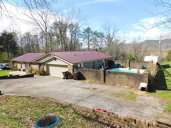 2nd image of 2035 Doe Creek Rd