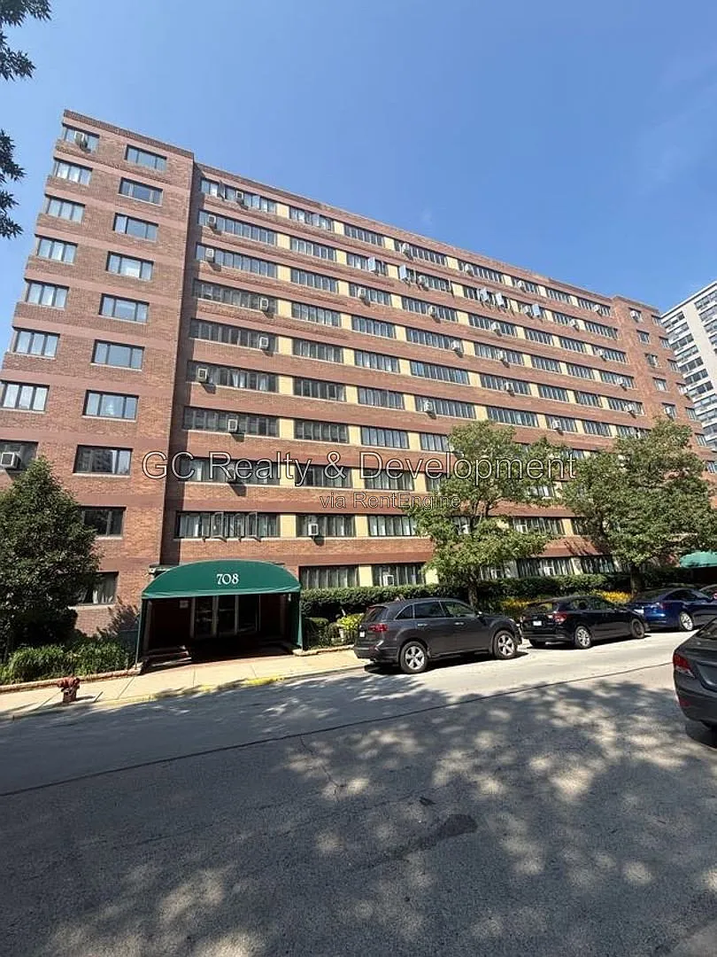 1 bed, 1.0 bath, 845 sqft, $1,900 — Photo 1