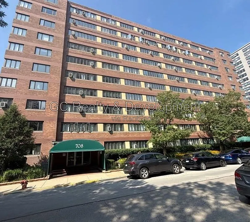 708 W Bittersweet Pl #802