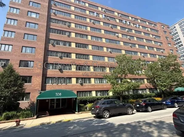 708 W Bittersweet Pl APT 802, Chicago, IL 60613