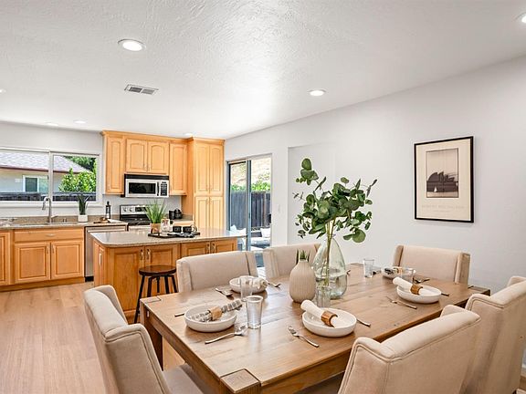 4th image of 130 Hollyhock Court