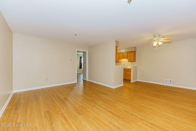 4th image of 23 Coralberry Court
