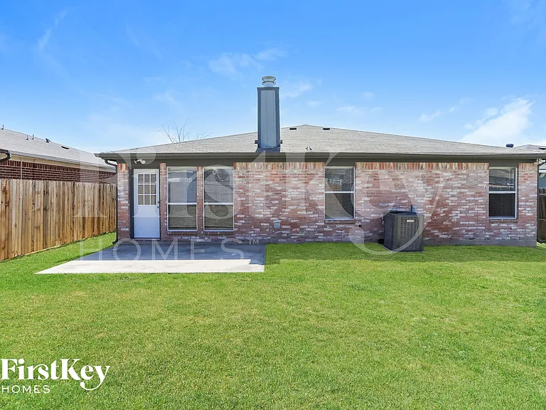 8136 Iris Cir — Photo 15