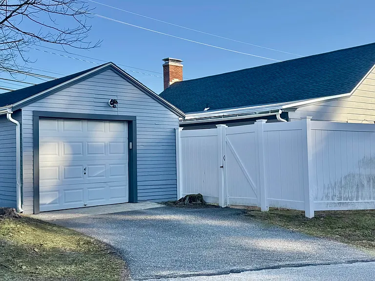 114 Lafayette Rd — Photo 12