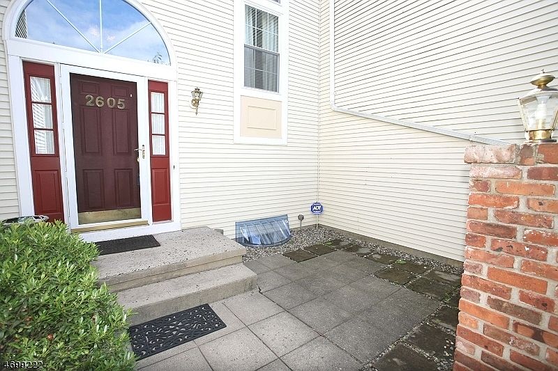 1st image of 2605 Vroom Dr