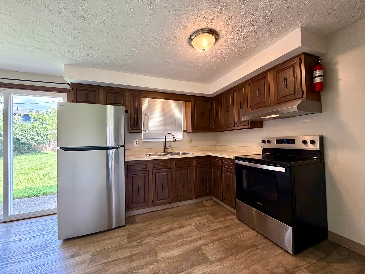 2 bed, 900 sqft, $1,025 — Photo 3