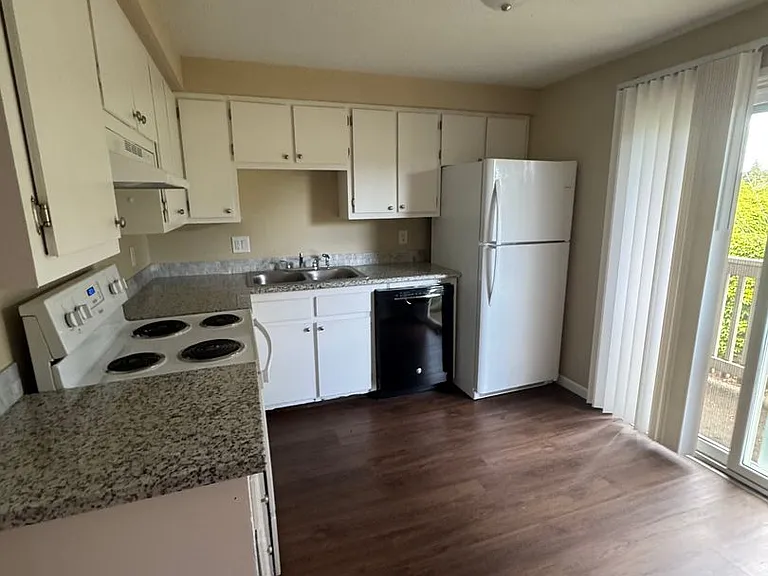 Meadow Creek Apartments — Photo 12
