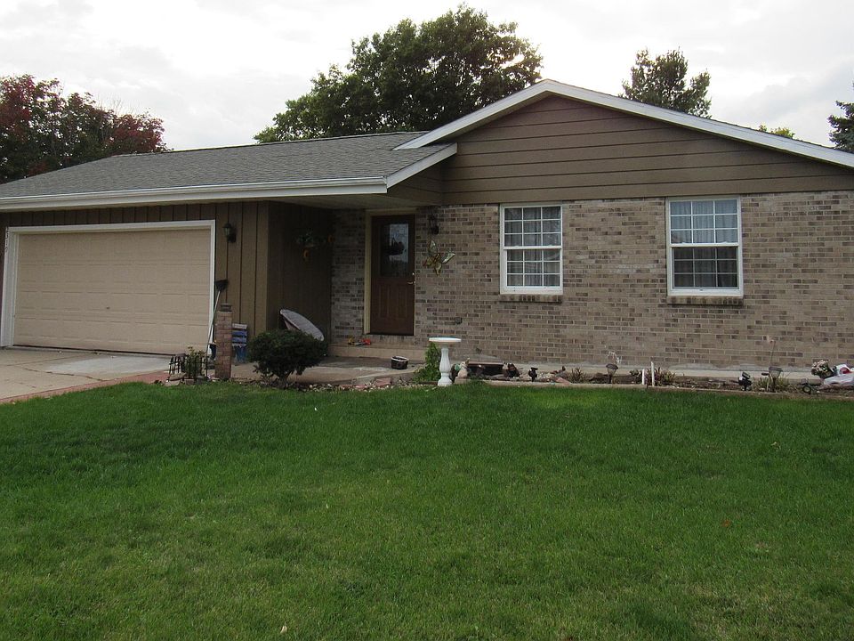 1st image of 2319 Clover Ln