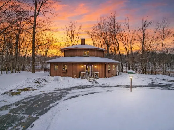 N1417 Oak Park Dr, Menominee, MI 49858