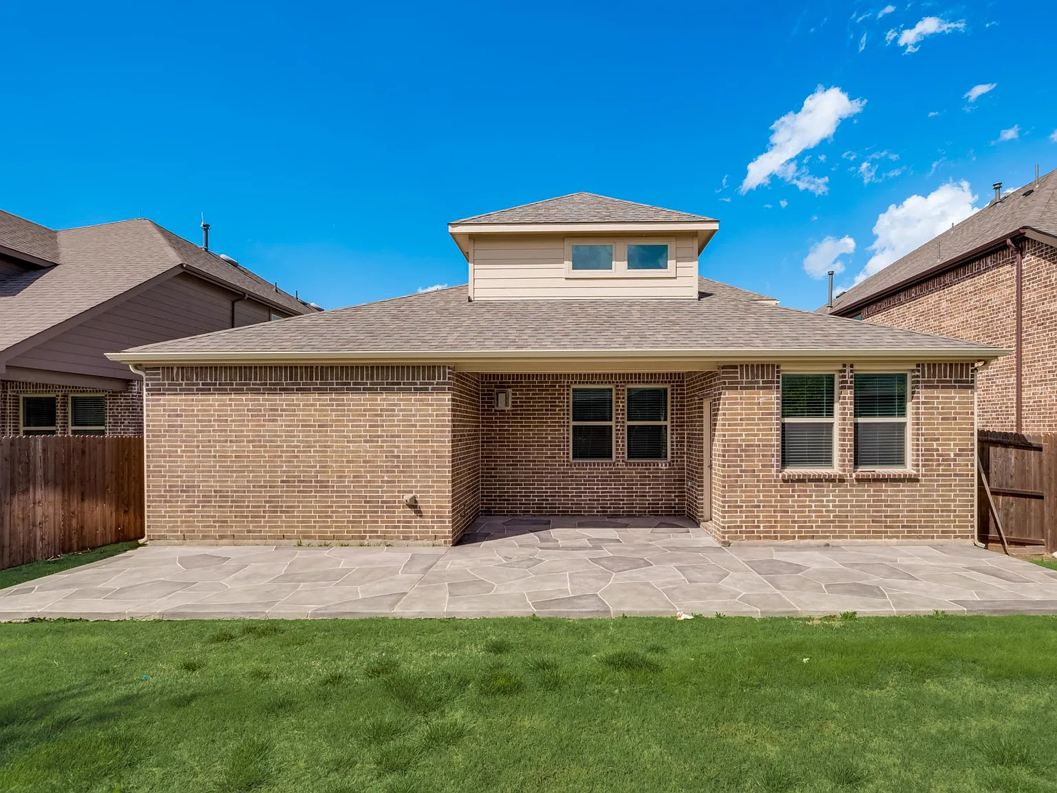 4 bed, 2343 sqft, $2,995 — Photo 4