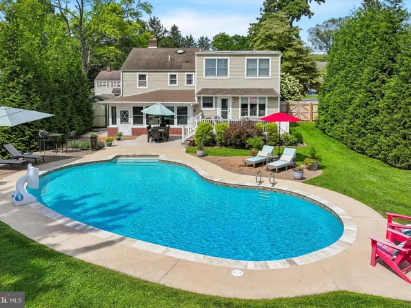 49 Weathervane Rd, Aston, PA 19014