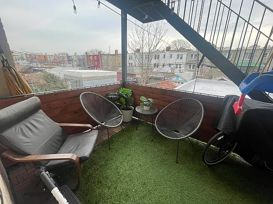 Rented by Metropolis International Realty Inc. | media 11