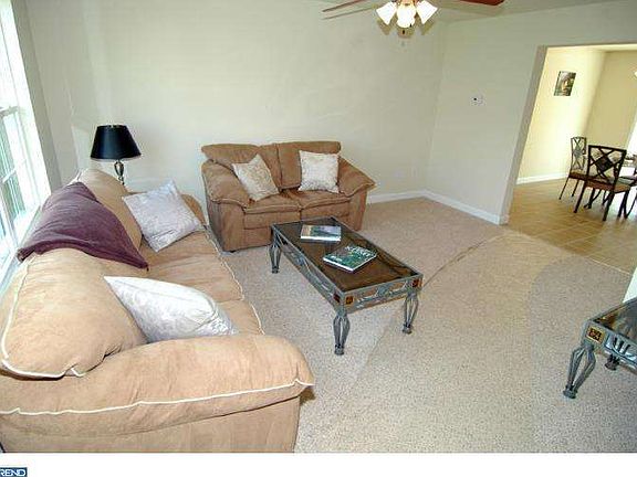 5th image of 1006 Daisy Dr