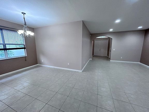 4th image of 2820 SW Butterfly Ln