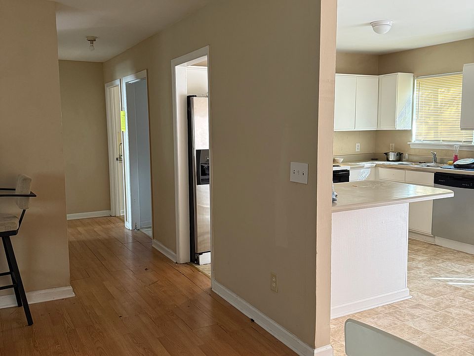2nd image of 122B Ashley Forest Rd #122B