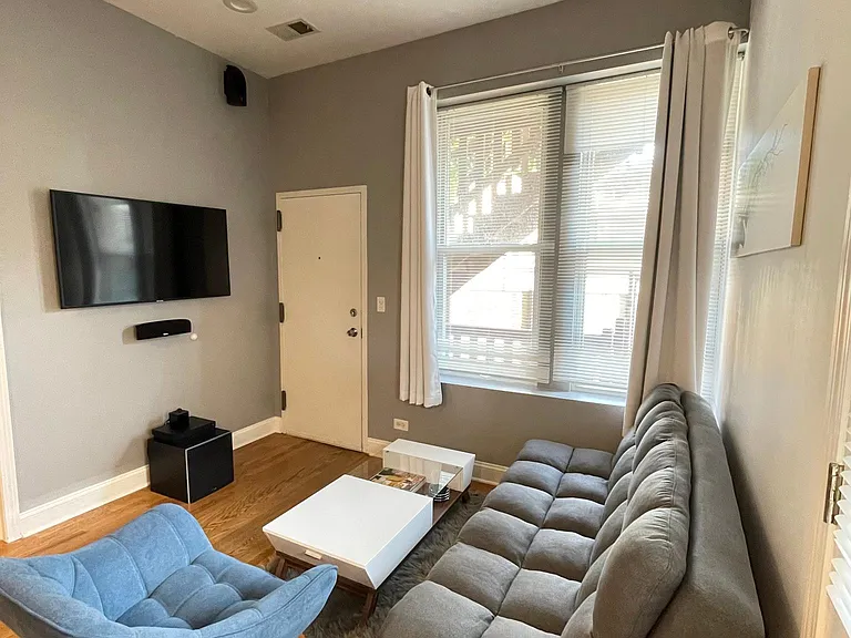 2025 W Erie St #1R — Photo 2