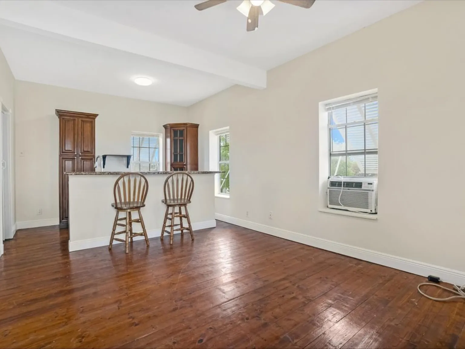 517 Sunrise Ct — Photo 3