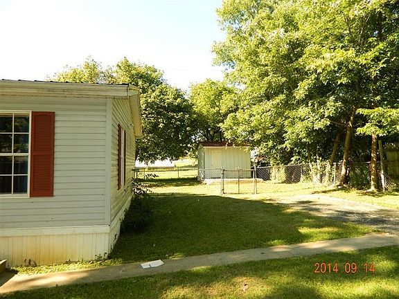 4th image of 461 Clarence Dr