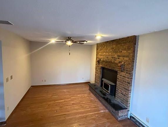 4th image of 939 Lois Ln