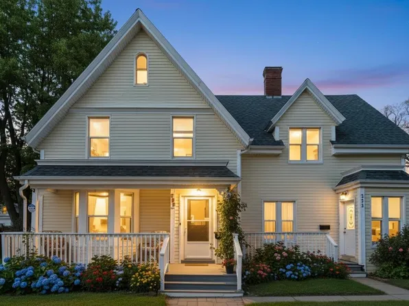 252 Central St #250, Summerside, PE C1N 3M4